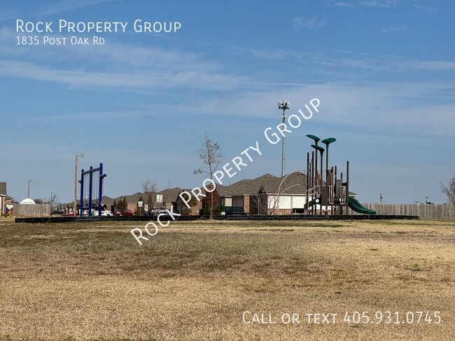 Building Photo - 3 Bedroom Duplex in El Reno in Settlers Cr...