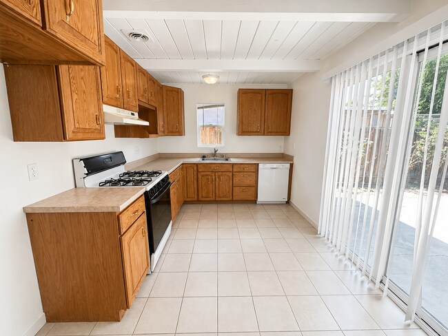 Building Photo - Freshly Updated 3 Bedroom Home in the Heart of Livermore!