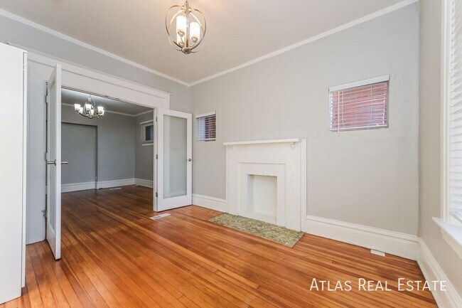 Building Photo - 476 N Washington St