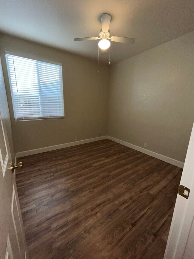 Building Photo - 4 Bed | 2 Bath | 1659SF | Tenant Pays $195...