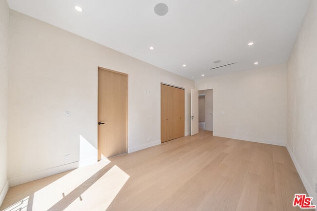 Building Photo - 12001 Crest Ct