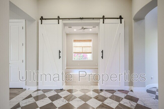 Building Photo - 28995 N 71st Ave