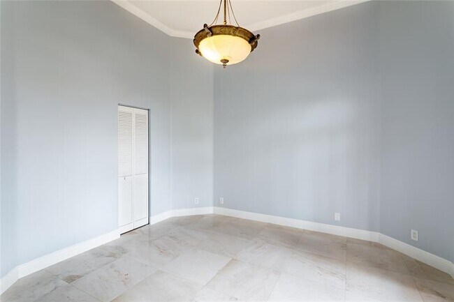 Building Photo - 15683 Cypress Park Dr