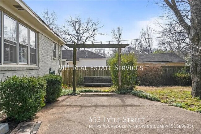 Building Photo - 453 Lytle St