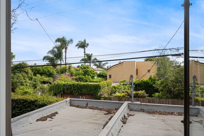 Building Photo - 518 Euclid St