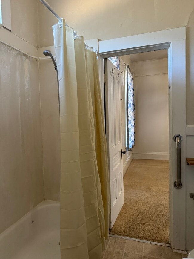 Building Photo - "Charming 2-Bedroom Country Cottage with P...