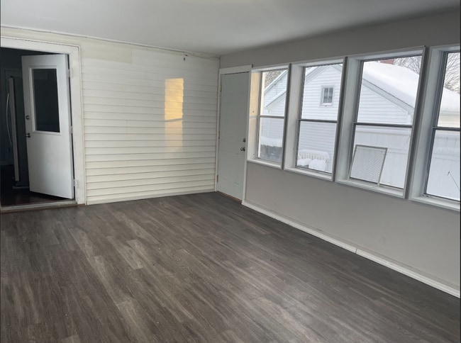 Building Photo - 282 N Franklin St