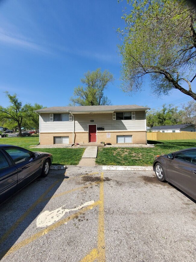 15208 Bellaire Ave 15208 Bellaire Ave Grandview MO 64030 Apartment
