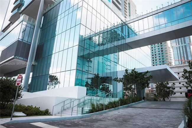 Building Photo - 700 NE 26th Terrace