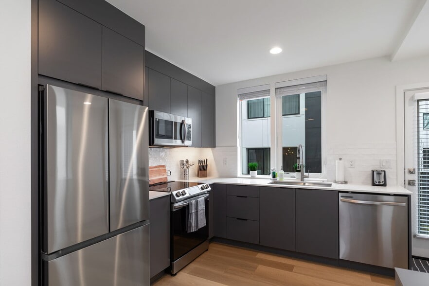 Building Photo - 7510 43rd Ave S