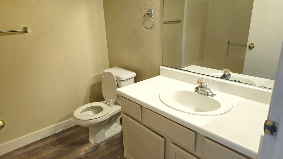 Building Photo - 3060 Sheraton Ct
