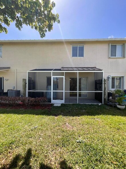 Building Photo - 5269 SE Jennings Ln