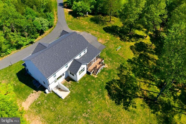 Building Photo - 301 Kingdom Dr