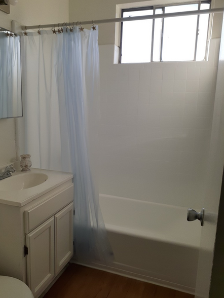 Bathroom - 136 E Avenue 42