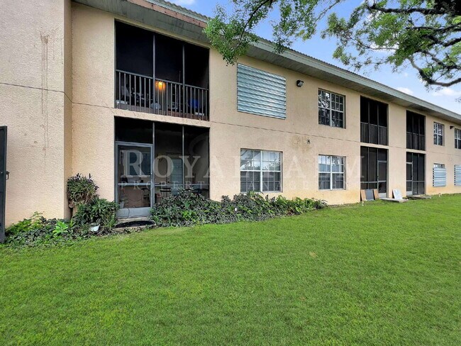 Building Photo - Your grocery bags will never complain about the commute — 2/2 on the first floor at Castilla Circ...