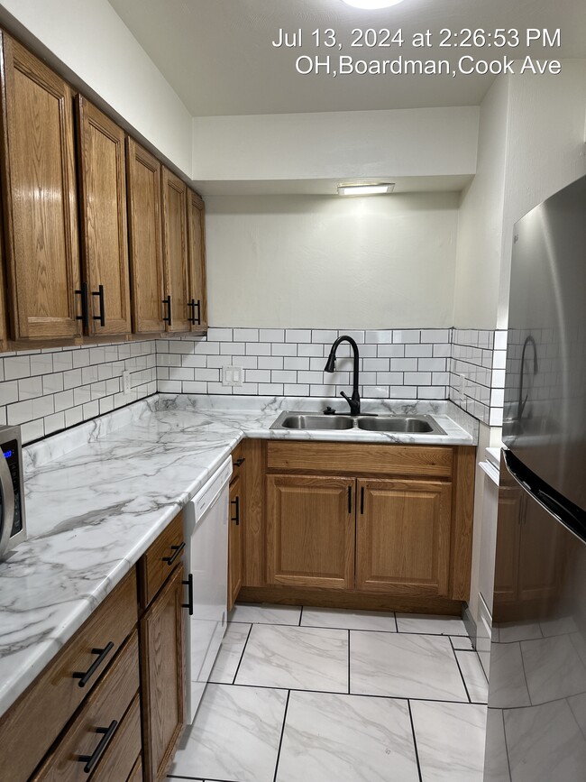 Building Photo - 865 Cook Ave