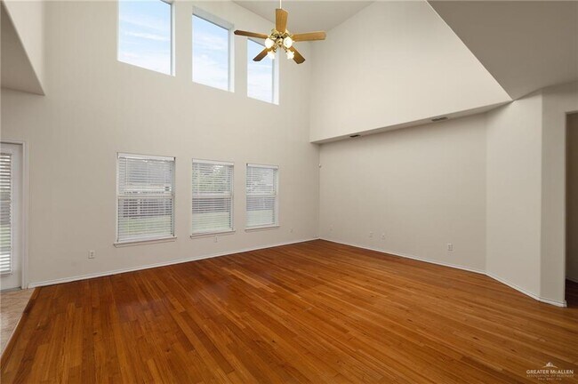 Building Photo - 3404 San Armando St