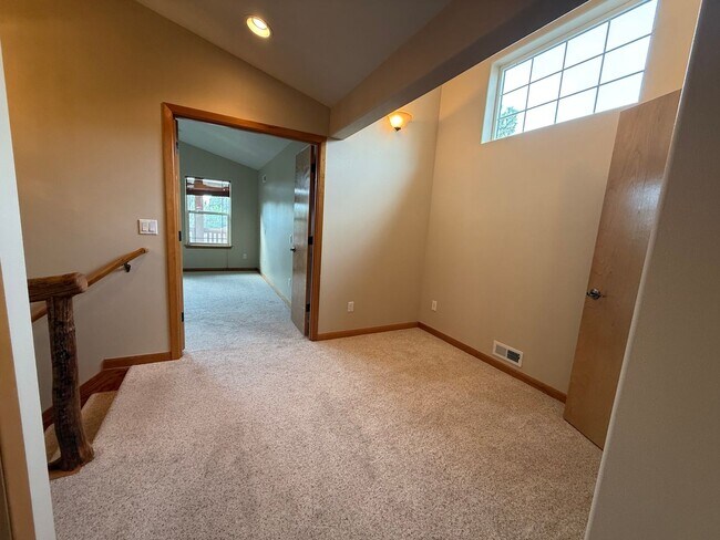 Building Photo - Spacious 3 Bed/3.5 Bath Home with Two Prim...