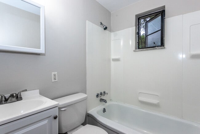 Building Photo - 2533 Sylvania Dr