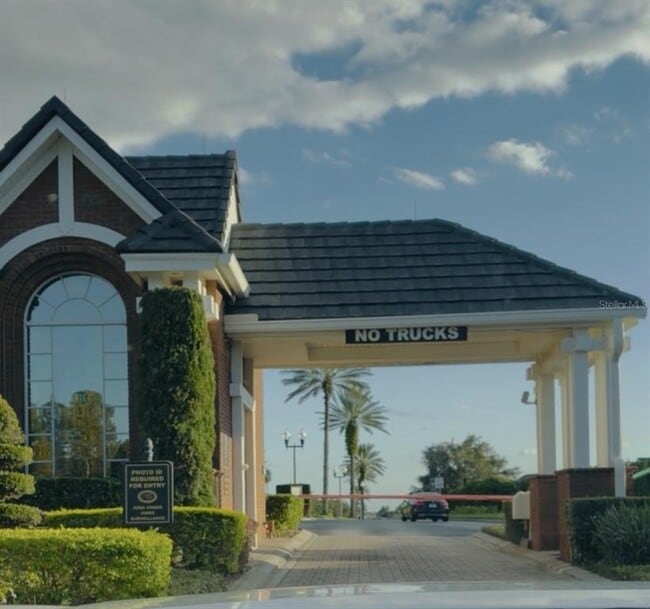 Building Photo - 13565 Fountainbleau Dr