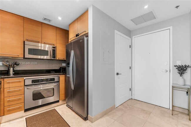 Building Photo - 6515 Collins Ave