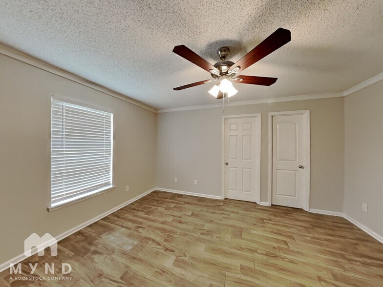 Building Photo - 7637 Invermere Blvd N
