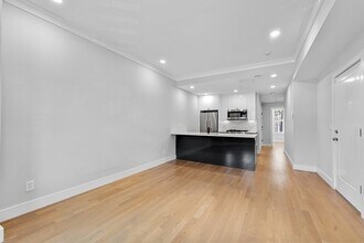 Building Photo - 535 Newbury St