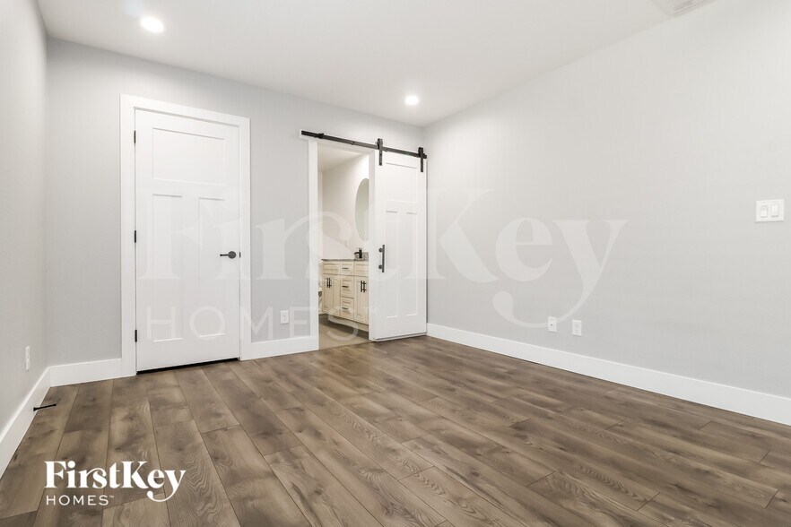 Building Photo - 3858 W Tamarisk Ave