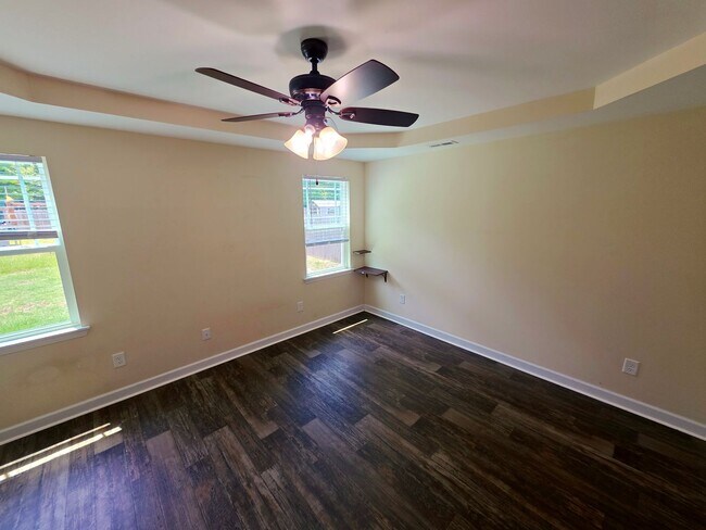 Building Photo - 222 Rowland Dr