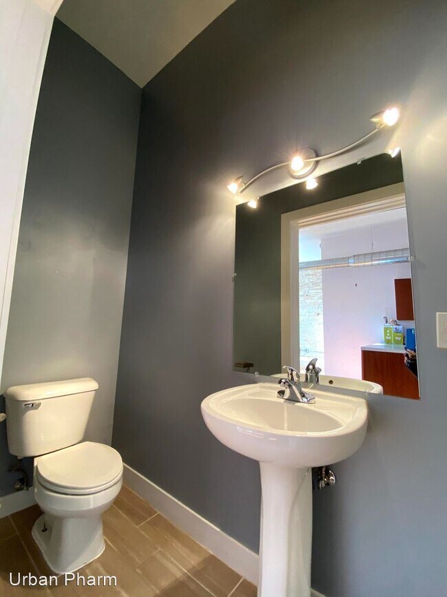Building Photo - 1 br, 2 bath House - 56 Monroe Center NW, ...