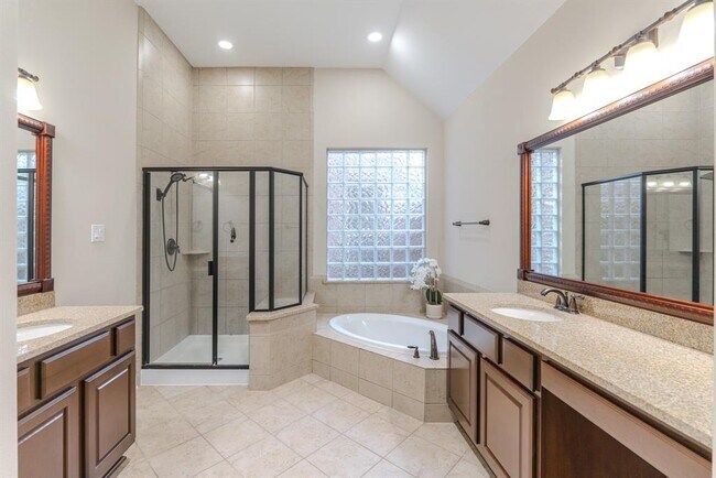 Building Photo - 34 Danby Place