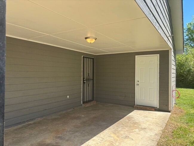 Building Photo - 5168 Corkwood Dr