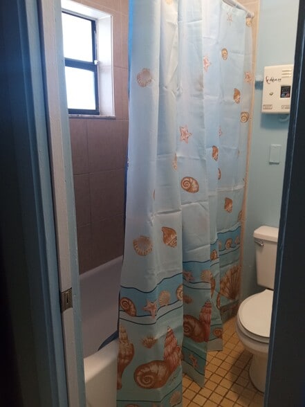 Building Photo - 1101 NE 5th Ter