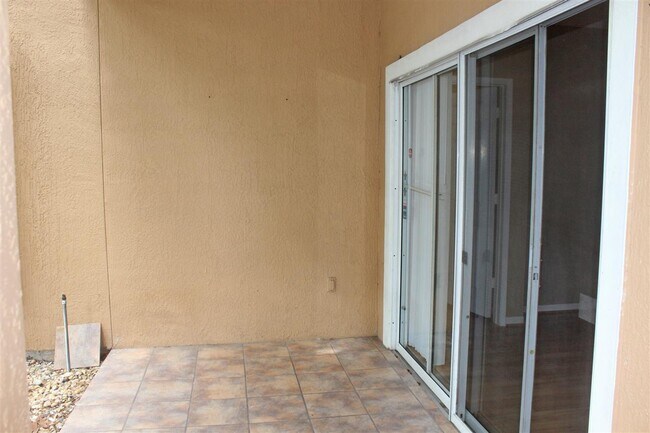 Building Photo - 520 Florida Club Blvd