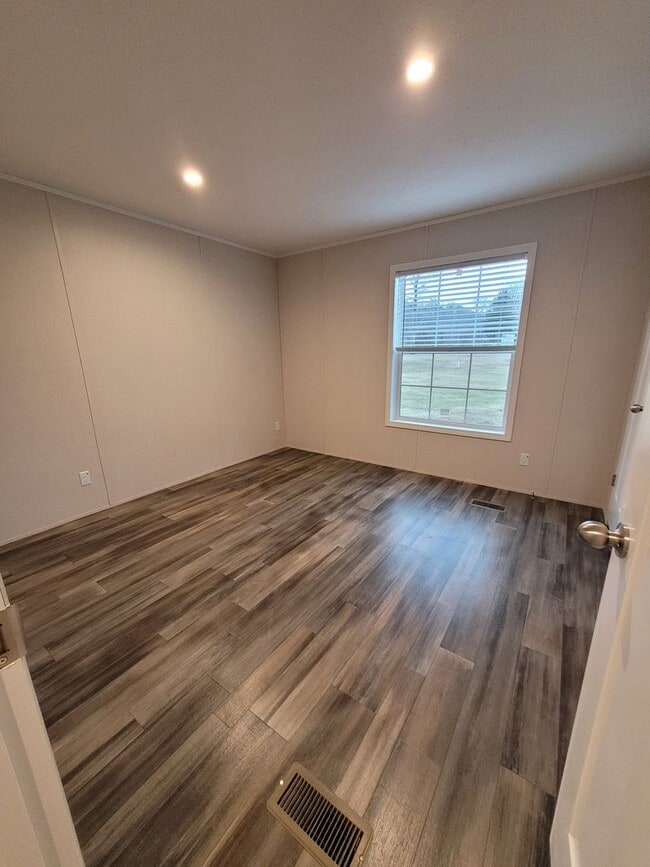 Building Photo - New 2 Bedroom Mobile Home-Denver