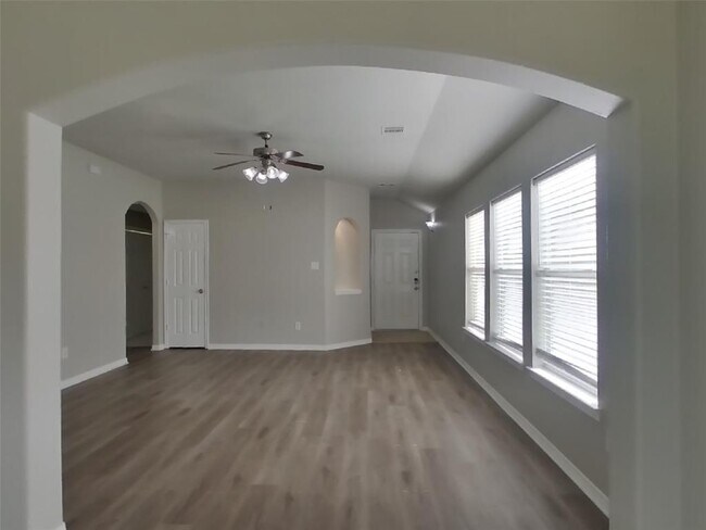 Building Photo - 318 Annatto Ln