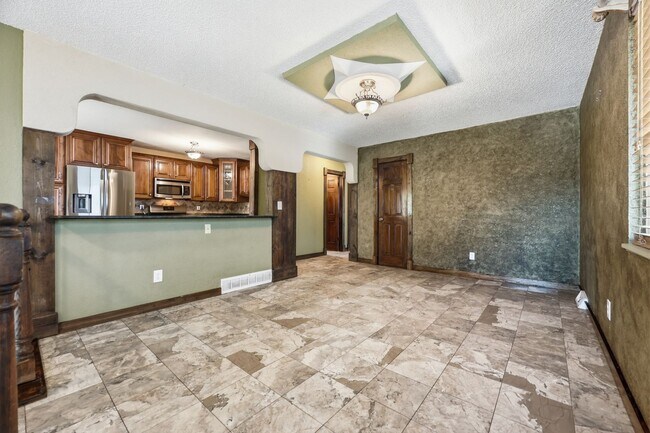 Building Photo - 3137 W 20th Ave