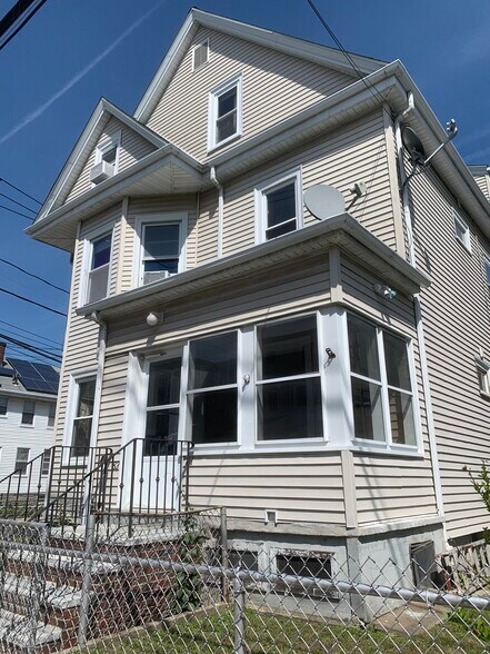 Building Photo - 83 Litchfield St