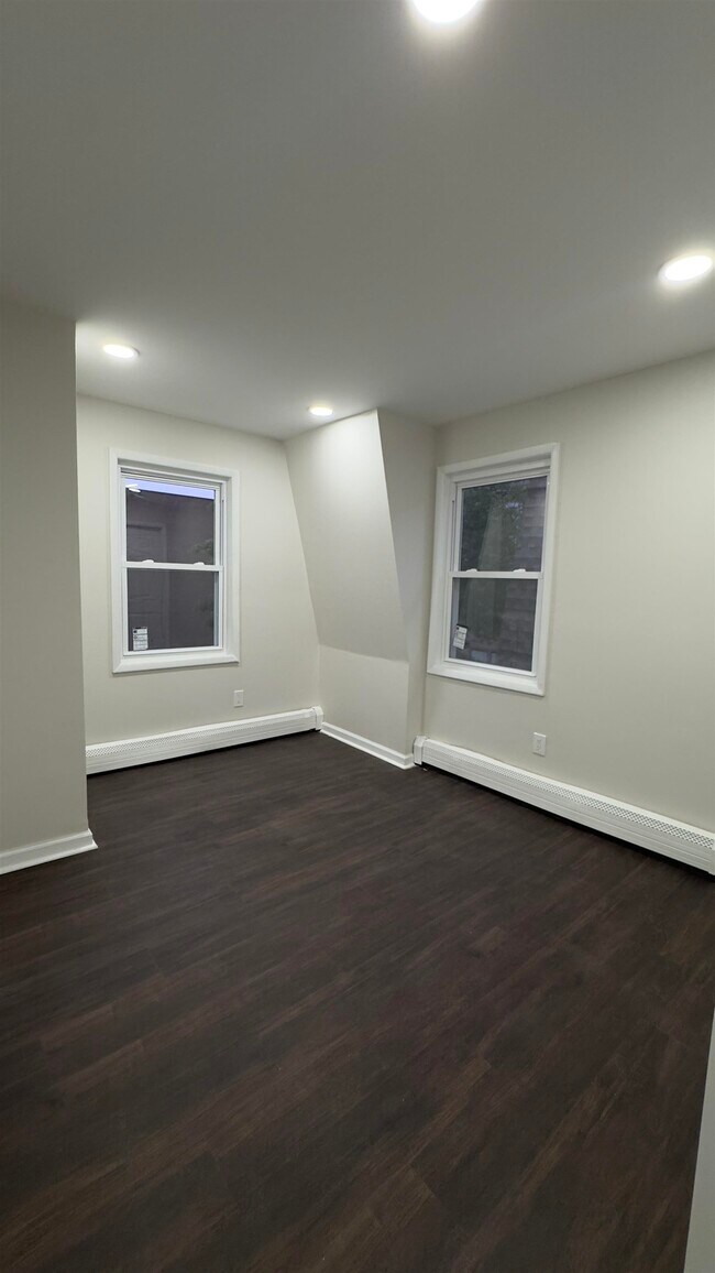 Building Photo - 123 Avenue C
