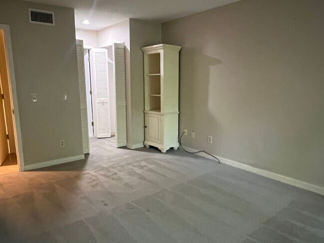 Building Photo - Unfurnished First Floor 3BR Condo in Sea P...