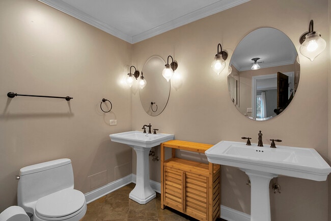Building Photo - 1002 Castilian Ct