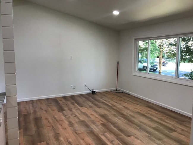 Building Photo - 4 Bed 2 Bath Home in South Boulder!