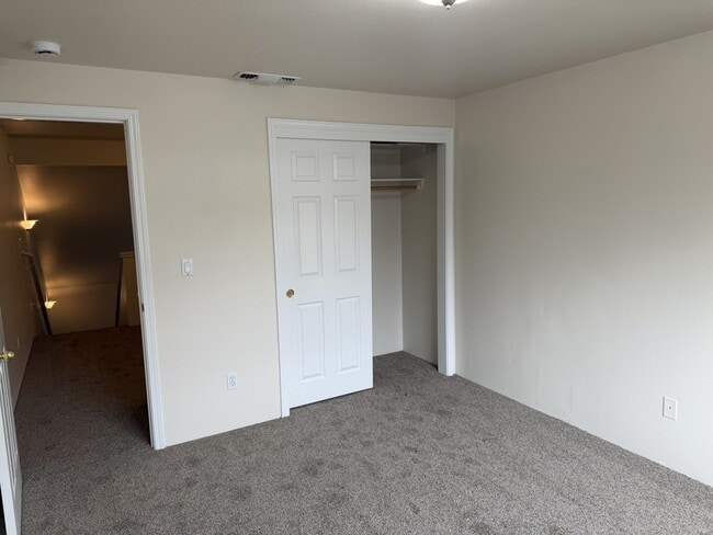 Building Photo - 1866 NE Fairview Ave