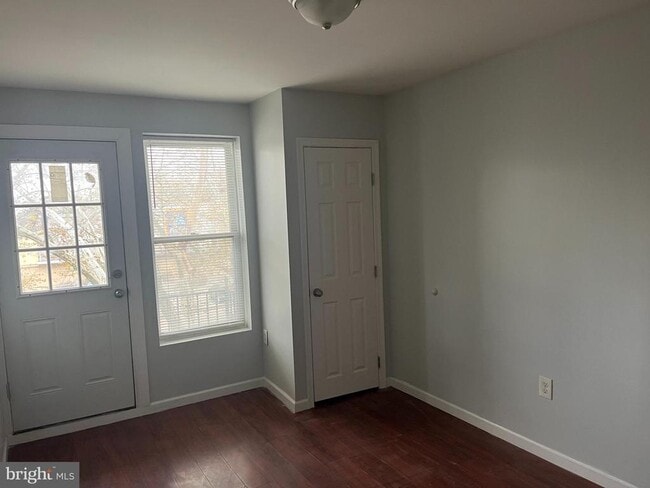 Building Photo - 6122 N Broad St