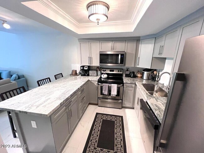 Building Photo - 906 S Lola Ln