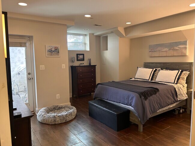 One of the downstairs bedrooms, with en-suite bathroom - 1241 Kenyon St NW