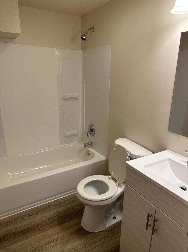 Building Photo - 1306 N Walnut St