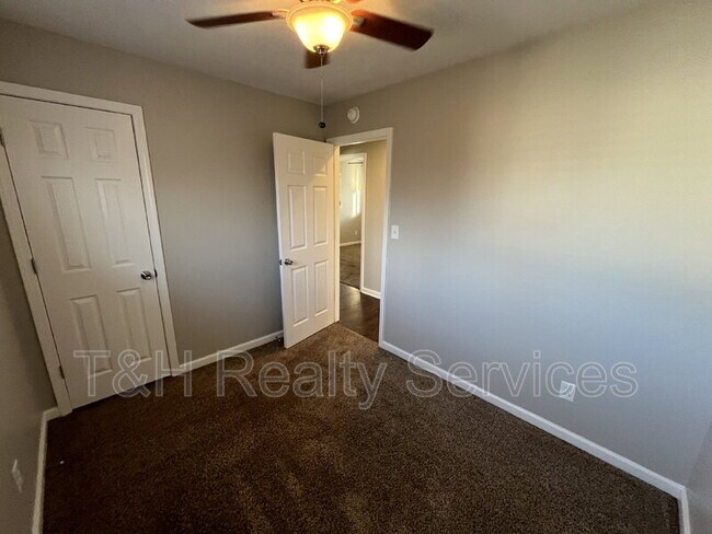 Building Photo - 333 N 7th Ave