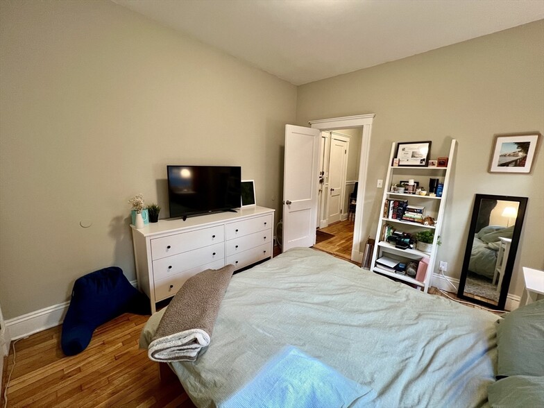 Building Photo - 315 Allston St