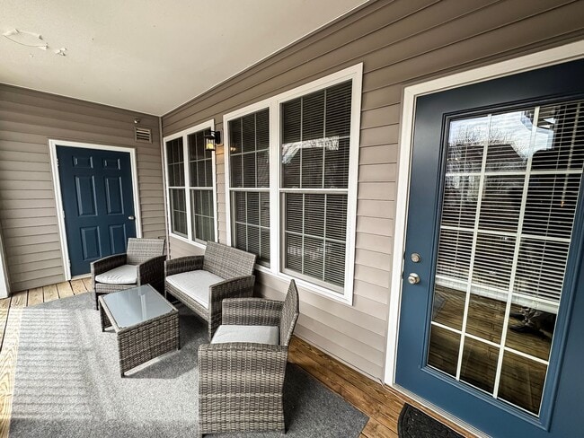 Building Photo - Stylish 3 Bed 3 Bath Condo With Large Balcony in Desired Riverbend at Cascades - Water Included